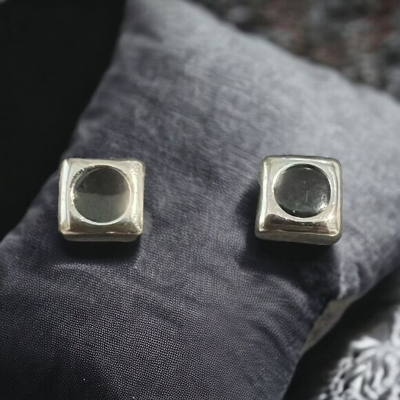 Silver Tone & Black Dot Petite Stud Earrings‎ hypoallergenic Made In USA - Picture 1 of 4